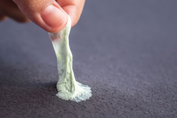 Wie Bekommt Man Kaugummi Aus Dem Sofa Kaugummi entfernen: So geht's (Anleitung) | Putzgeheimnis