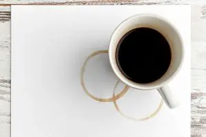 Anleitung für das Entfernen von Kaffeeflecken von Papier
