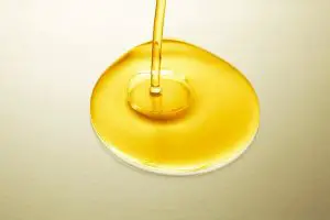 Ölflecken entfernen mit Hausmitteln